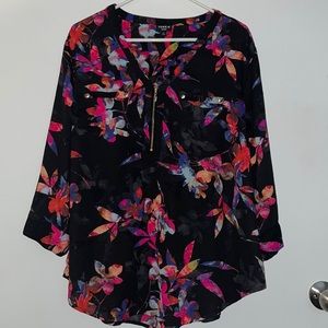 Torrid size 1, flower flowy top with gold zipper and buttons.
